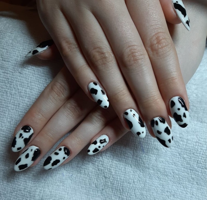 Cow-Print Naildesign